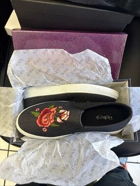 Refresh Black Slip-On Mules with Red Rose Embroidery